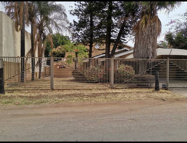 4 BEDROOM HOUSE FOR SALE IN ZINNIAVILLE